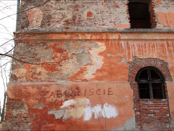 Pałacyk z początku XIX wieku  projektu architekta Chrystiana Piotra Aignera. Należał do Terleckich a następnie do Drohojowskich . Wokół niego duży , zdziczały p