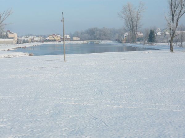 Zalew w zimowych szatach