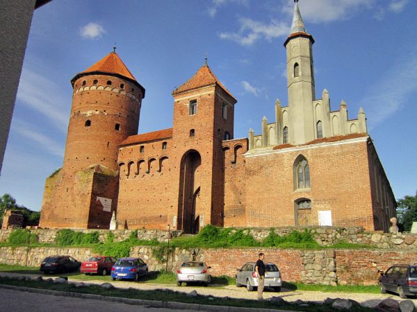 Reszel-Zamek Biskupów Warminskich-największy zabytek reszelskiej starówki.2012-07-02