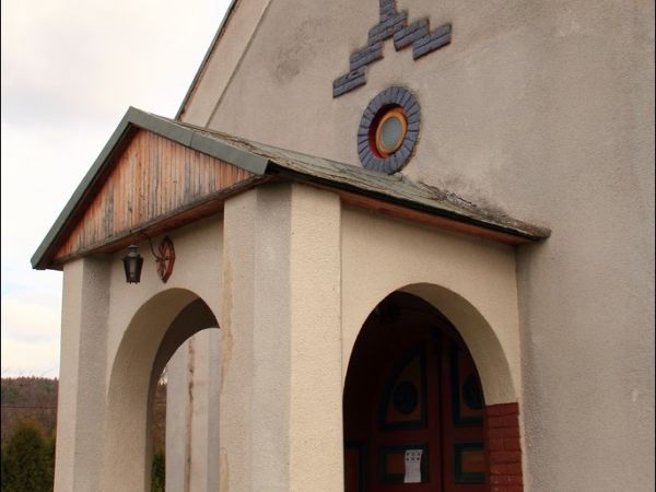 Murowana filialna cerkiew greckokatolicka p.w. św. Michała Archanioła w Mielnowie. Zbudowana w latach 1898–1908. Po wojnie cerkiew użytkowana jest przez kościół