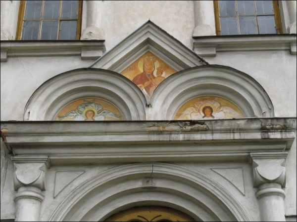 Cerkiew prawosławna (2). Jedno z wejść.