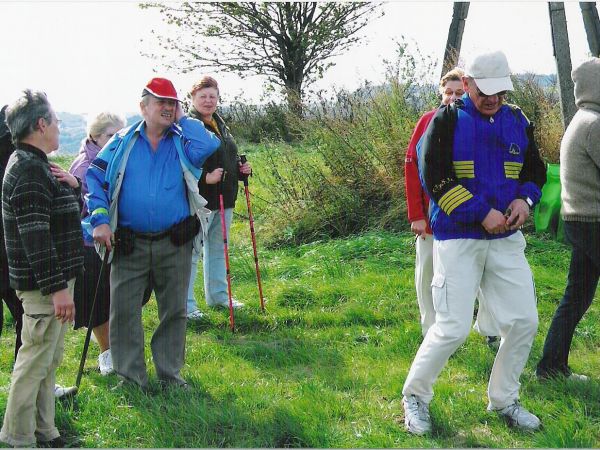 Od strony góry Osiecznik - 633m npm - na g.Kamionka - jak zwykle - silnie wieje, toż to Przełęcz Dukielska - nic, co dziwić mogłoby...