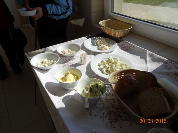 wyjaśniono nam też, że owcze serki wygrywają z tradycyjnym białym serem, są lekko słonawe, nie zawierają laktozy - co ważne dla osób źle trawiących mleko krowie