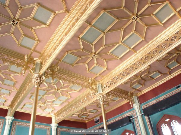 DWORZEC KOLEJOWY PKP WROCŁAW GŁÓWNY SUFIT W RESTAURACJI