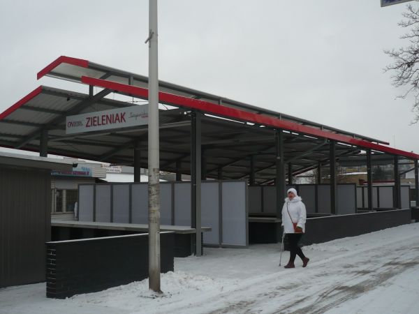 Nowy  Zieleniak  przy  ul.Paderewskiego.