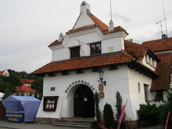 Stara Laznia zaprojektowana przez Jana Koszyc - Witkiewicza w 1922r. Teraz restauracja i hotelik.
