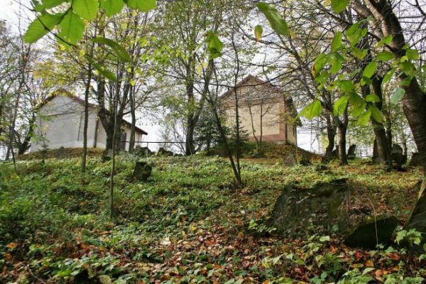 kirkuty były dla Żydów miejscem świętym, nazywano ich "Domami Życia",  "Domami Grobów", "Domami Wieczności" itp. Tu modlono się o zdrowie najbliższych. N/z powy