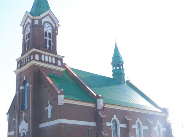 Kościół wybudowany w 1926r. wg planu Jana Nadziakiewicza z Rymanowa, który prowadził także budowę za czasów ks. Antoniego Dożyńskiego, poświęcenia dokonał ks. p