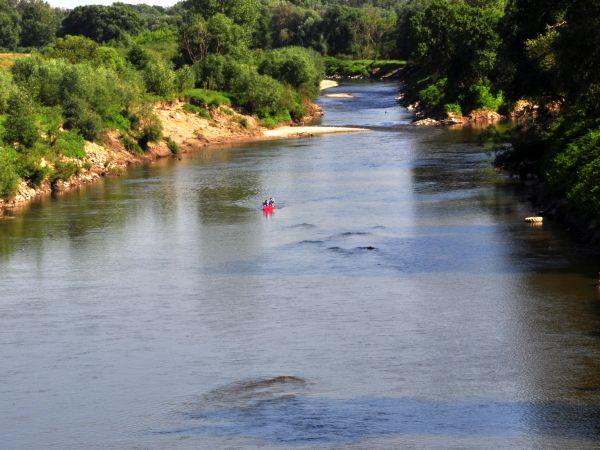 W tm miejscu Olza łączy się z Odrą - Olza z lewej