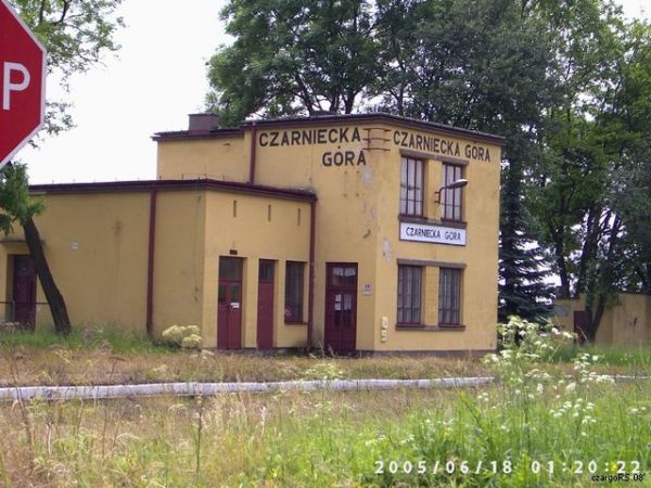Czarniecka Góra - stacja kolejowa PKP (nieczynna) w Czarnej   (więcej zdjęć na stronie:    http://czarniecka-gora.w.interia.pl)