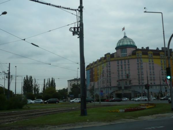 Widok na Hotel Sobieski z ronda.