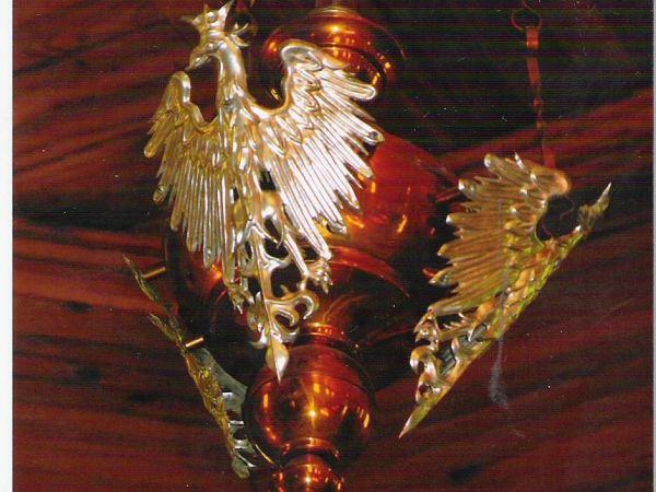 ... z wyposażenia - z wystroju kościoła: akcenty narodowe, patriotyczne. Należy  podkreślić, iż istnieje uzasadnione przypuszczenie że to pan Aleksander Piech -