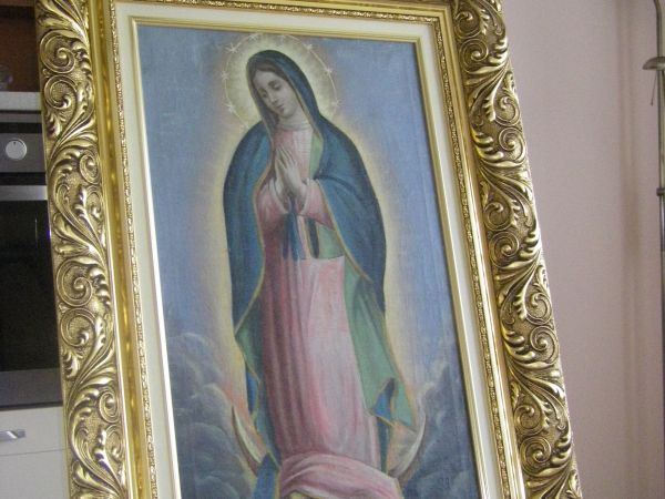 OBRAZ MATKI BOŻEJ KRÓLOWEJ W KOŚCIELE W KWIATONIU PO RENOWACJI KONSERWATORSKIEJ I W NOWYCH RAMACH.