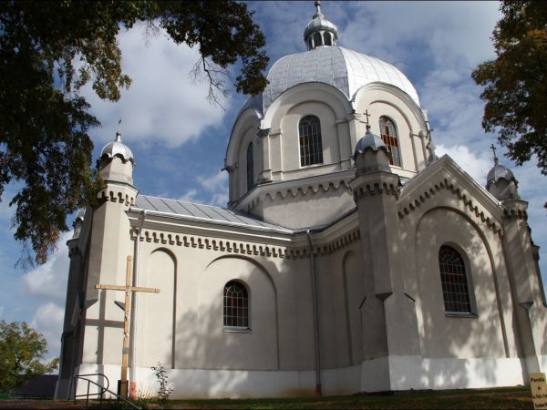 Cerkiew św. Michała Archanioła w Ryszkowej Woli , murowana parafialna cerkiew greckokatolicka . Zbudowana w 1896 r. Po wojnie cerkiew została przejęta przez koś