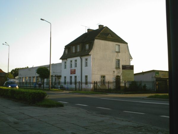 Ulica I Armii WP. Powiatowe Centrum Edukacyjne.(Warsztaty Szkolne).Budynek Główny z czasów Stolper Strasse.