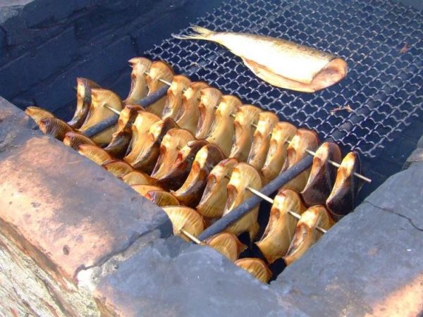 Swieża rybka wedzona