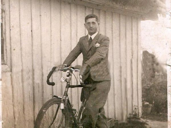 Zygmunt, syn Zofii i Władysława Arciszewskich ok. roku 1943