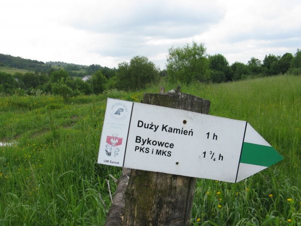 zgubić się tam łatwo, ale PTTK O/Sanok już zadbał, byśmy nie pobłądzili a i pasmo Granickiej - 575m npm przemierzyć mogli ! - a warto, oj warto - jeno chcieć tr