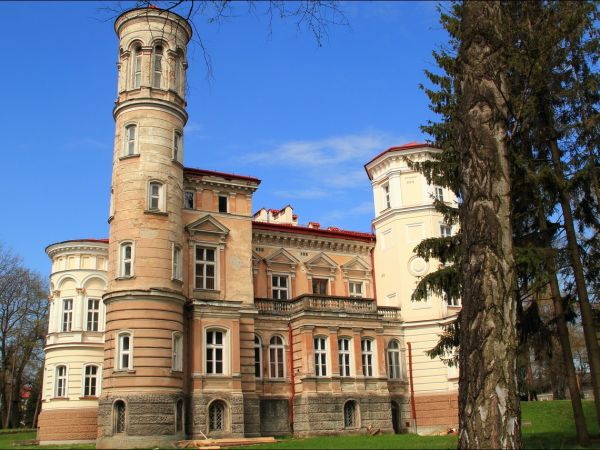 Pałac Lubomirskich w Przemyślu - Bakończycach .  Wybudowany w latach 1885–1887 przez księcia Hieronima Adama Lubomirskiego, według projektu Maksymiliana Nitscha