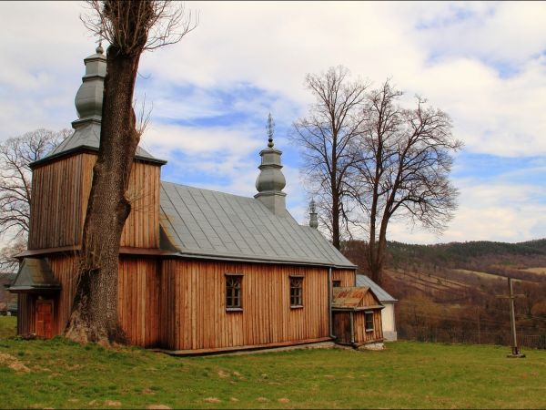 Dawna cerkiew filialna greckokatolicka pw. Przemienienia Pańskiego w Siemuszowej - ( od 1946 r. kościół filialny rzymskokatolicki p.w. Chrztu Pańskiego), wznies