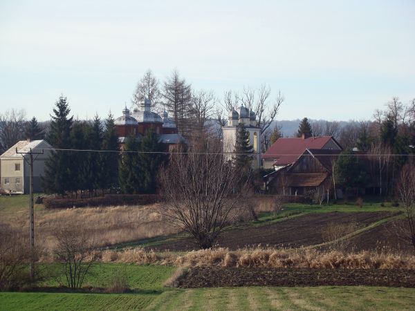 zespół cerkiewny - widok od strony wsi Srogów Górny, od drogi na cmentarz.