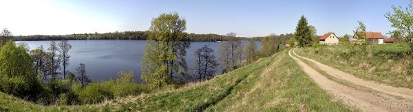 Jaśki, powiat olecki, odległości: Giżycko - 56 km, Ełk - 30 km, Suwałki - 35 km, Gołdap - 37 km, Warszawa - 267 km, Białystok - 135 km, Olsztyn - 161 km. Najbli