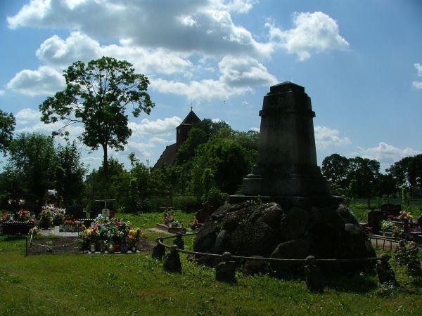 Cmentarz w Barcianach.