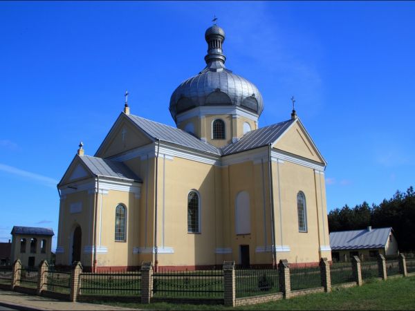Cerkiew parafii grekokat. pw. Chrystusa Zmartwychwstałego. Jest to budynek murowany z 1880 roku. W latach 1915 - 1921 była odbudowana po pożarze. Obecnie jest t