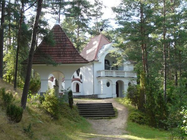 Kapliczki Kalwarii Wielewskiej.