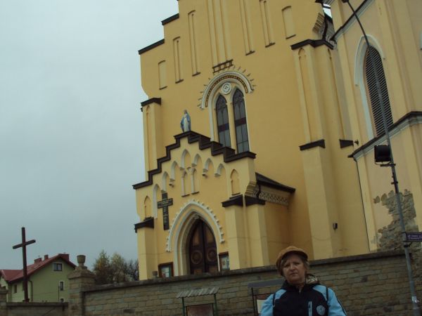 przed: kościół parafialny pw. Podwyższenia Krzyża Świętego, poprzedni - zburzony, obecny wzniesiony w latach 1881-86 staraniem parafian wg projektu Ludwika Wier