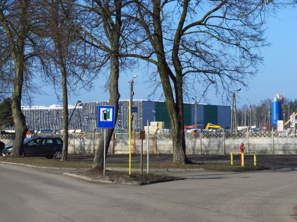 Ulica Przemysłowa, w dali Steico i nowa hala produkcyjna