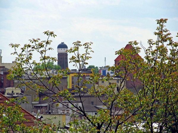 Zabytki miasta - wieża ciśnień i Brama Człuchowska