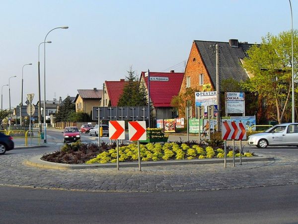 Rondo w krajówce i ulica Zielona