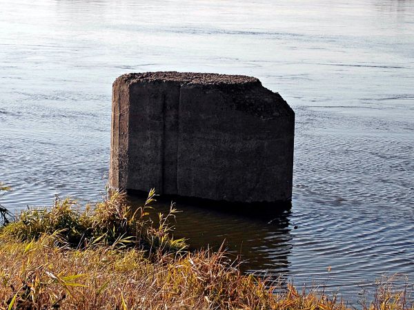 Silno n/Wisłą - 720 km jej długości i pozostałości XIXw. wodowskazu.