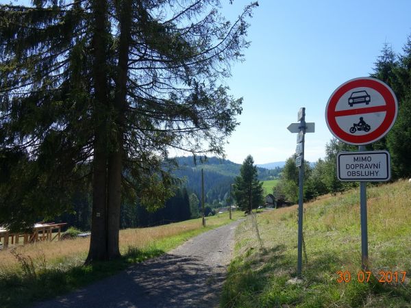 Droga do Herczawy na Zaolziu.