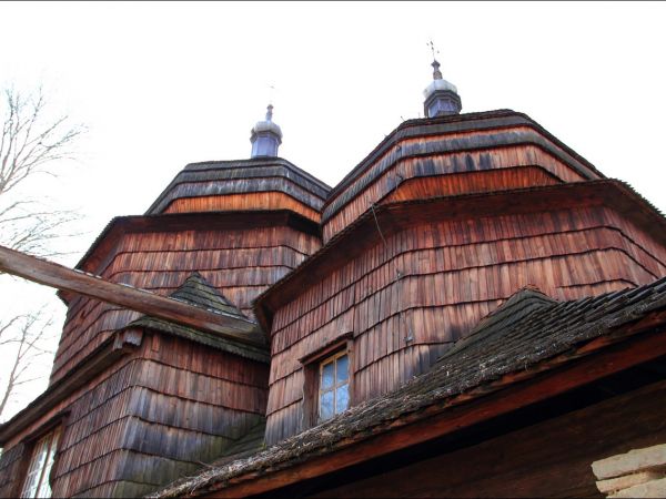 Drewniana cerkiew greckokatolicka pw. św. Dymitra w Piątkowej. Zbudowana przed 1732 rokiem. Świątynia w Piątkowej należy do nielicznych na terenie południowo-ws