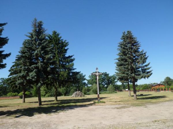 błonia odpustowe - na innym zdjęciu ołtarz polowy, Sanktuarium Najświętszej Maryi Panny Skępskiej, Matki Bożej Brzemiennej, Królowej Mazowsza, Kujaw i Ziemi Dob