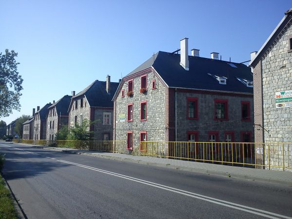 Czeladź-Piaski. Kamienice przy Ul. Nowopogońskiej.