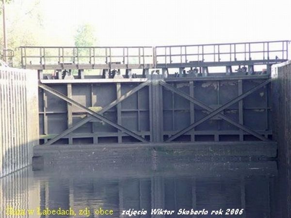 W Gliwicach-Łabędach jest śluza regulująca poziom dla żeglugi