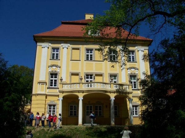 Pałac /obecnie szkoła?