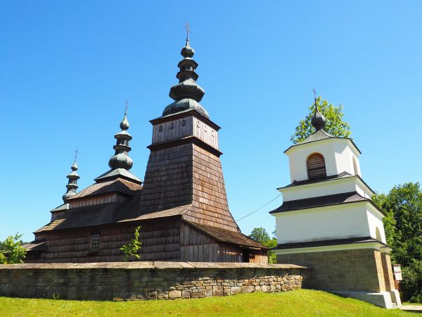 cerkiew w Owczarach - niegdyś Rychwałdzie, wzniesiona w 1653r., uposażona w kompletne wyposażenie cerkiewne z w. XVIII i XIX, jedna z najlepiej zachowanych cerk