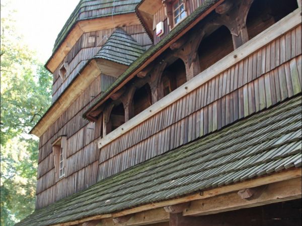 Cerkiew Narodzenia Przenajświętszej Bogurodzicy w Chotyńcu . Zbudowana w 1615 roku.