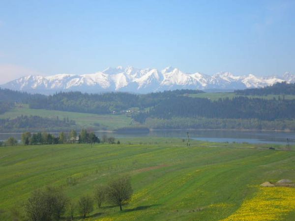 Panorama Tatr widoczna z Maniów