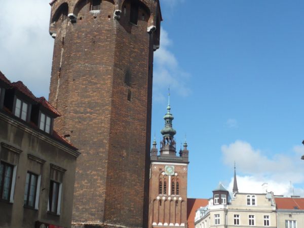 W Gdańsku jest kilka baszt obronnych,na zdjęciu dwie z nich.