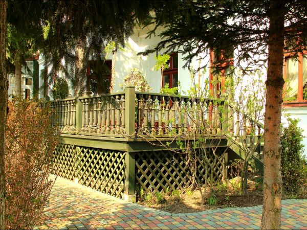 Dwór Wapowskich z I poł. XIX wieku. Obecnie restauracja.