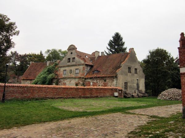 Reszel-jeden z najstarszych  zabytków Reszla to Stara Plebania z XV wieku. Stoi w pobliżu kościoła św. Piotra i Pawła.