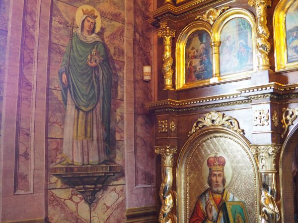 fragment polichromii ściennej oraz część po lewej ściany ikonostasu - do wrót diakońskich.