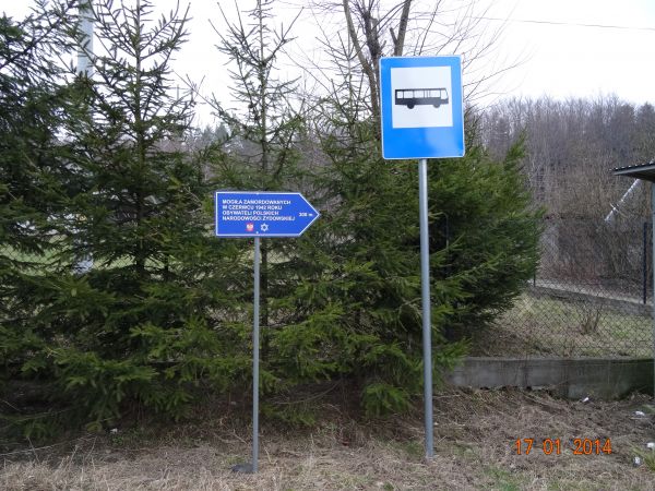 w przysiółku Granice - takie miejsce - pomnik / cmentarz - informacja wskazuje.