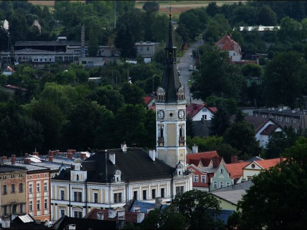 Widok na miasto z pobliskiego wzgórza.