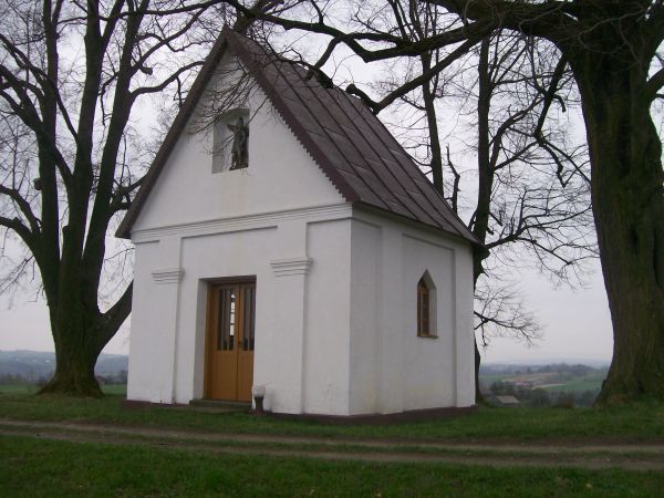 Kapliczka Św Michała Archanioła 1892 r obok Obeliska                              -Zadworze-